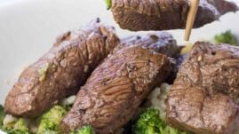 Marinated steak with broccoli