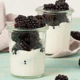 Easy Sugar-free Cottage Cheese Parfait with Berries