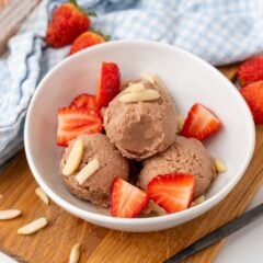 Low-Carb Chocolate Greek Yogurt Ice Cream