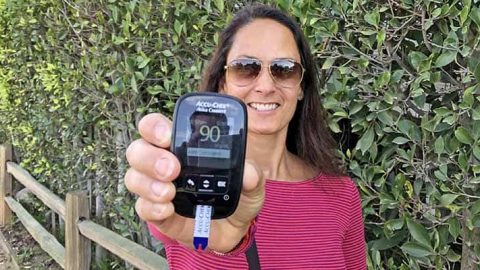 Blood sugar meter with digital screen Electronic measuring device for glucose levels