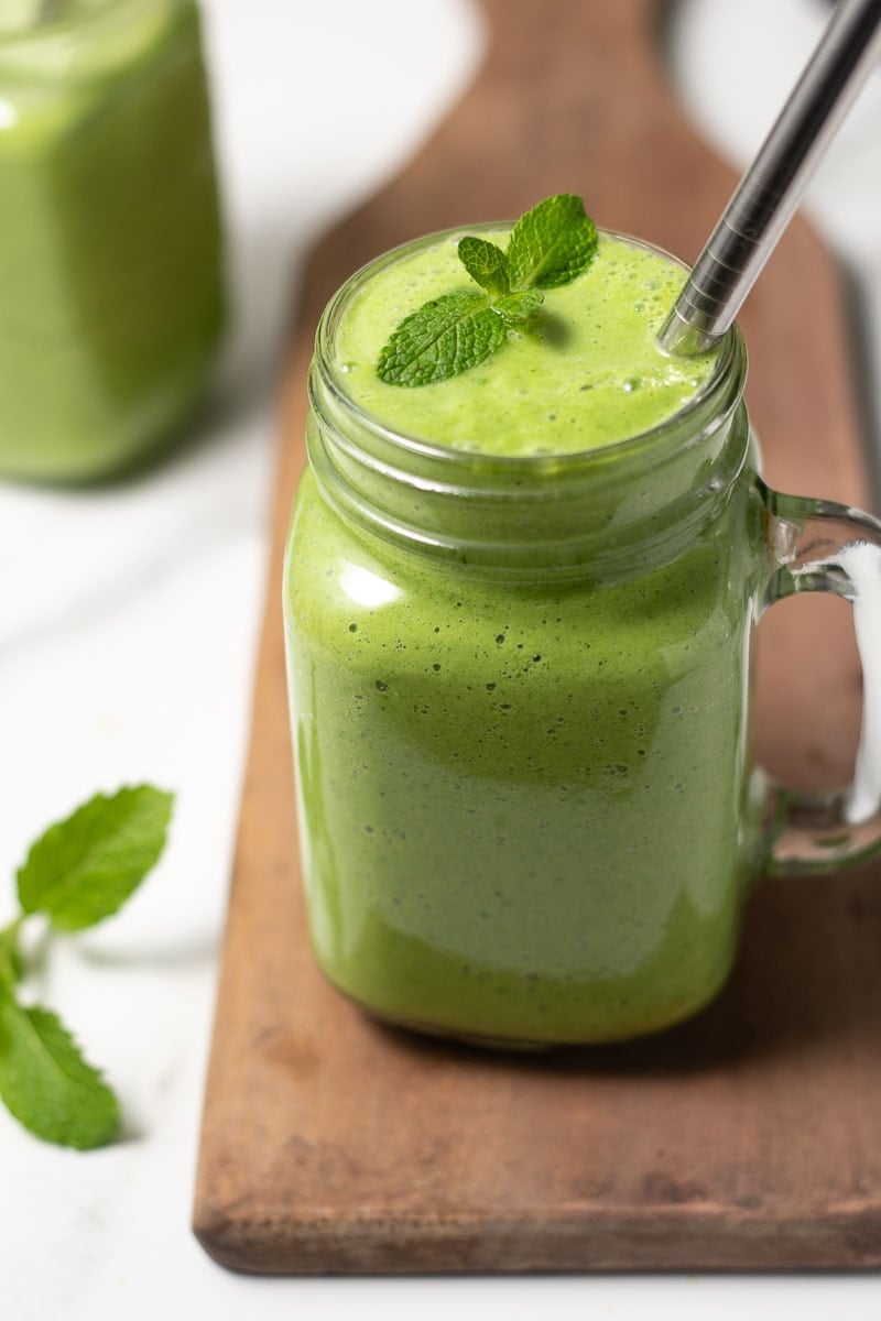 Close up the garnished smoothie on a wooden board