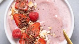 Low-carb Strawberry Smoothie Bowl