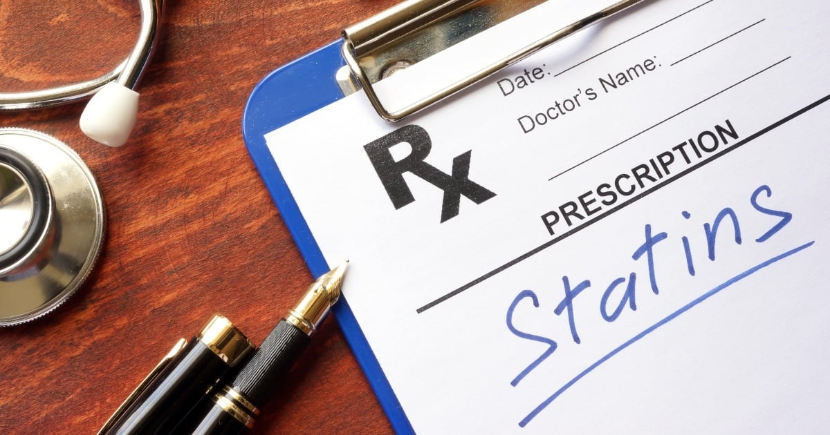 Doctors note with the word Statins of a clipboard