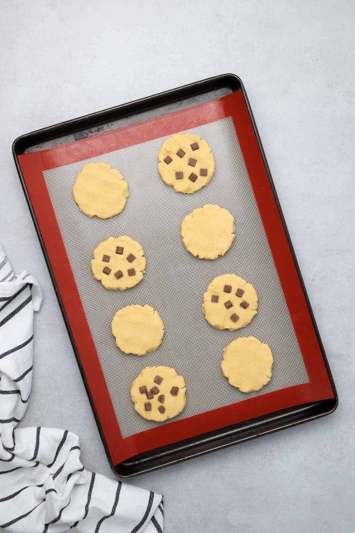 cookies on baking tray 