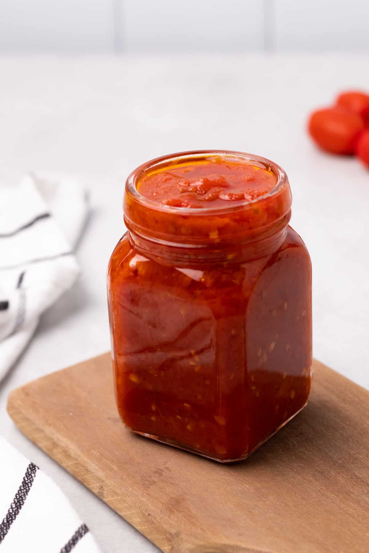 keto tomato sauce in glass jar