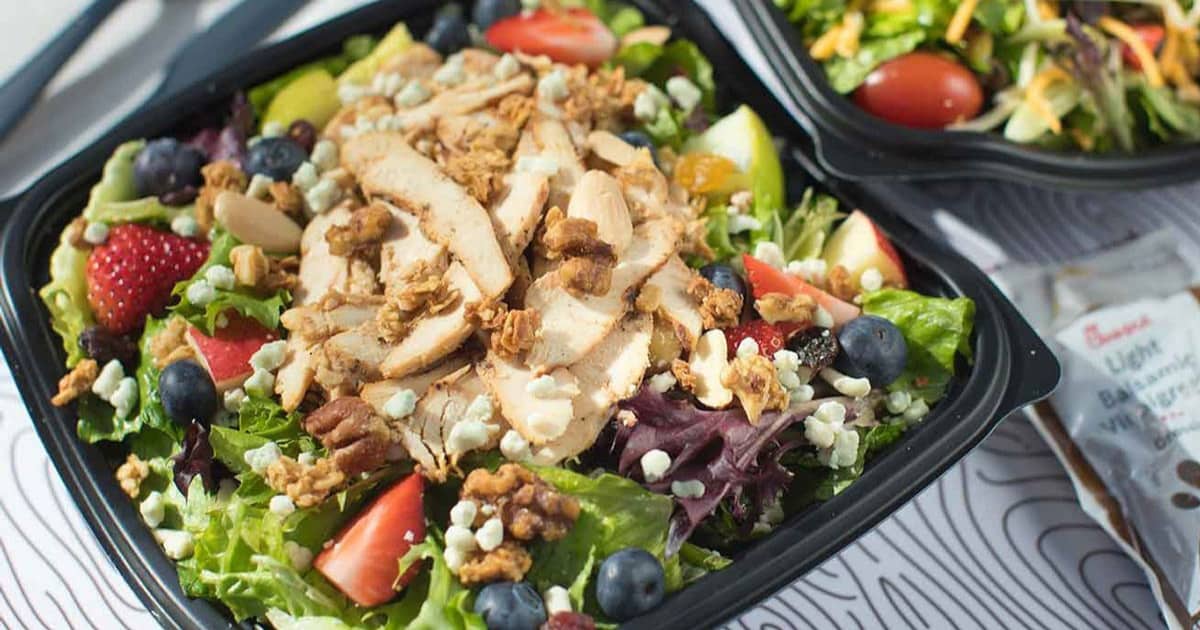 Diabetes-friendly salad from fast food restaurant