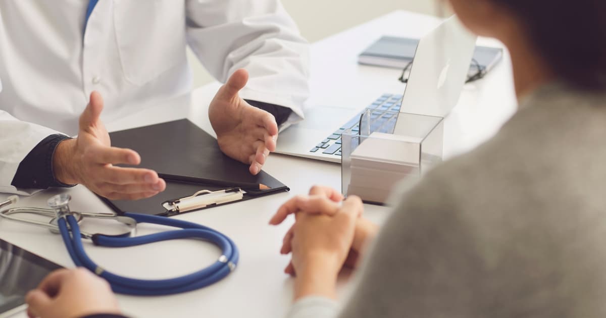 Image of a doctor explaining something to a patient